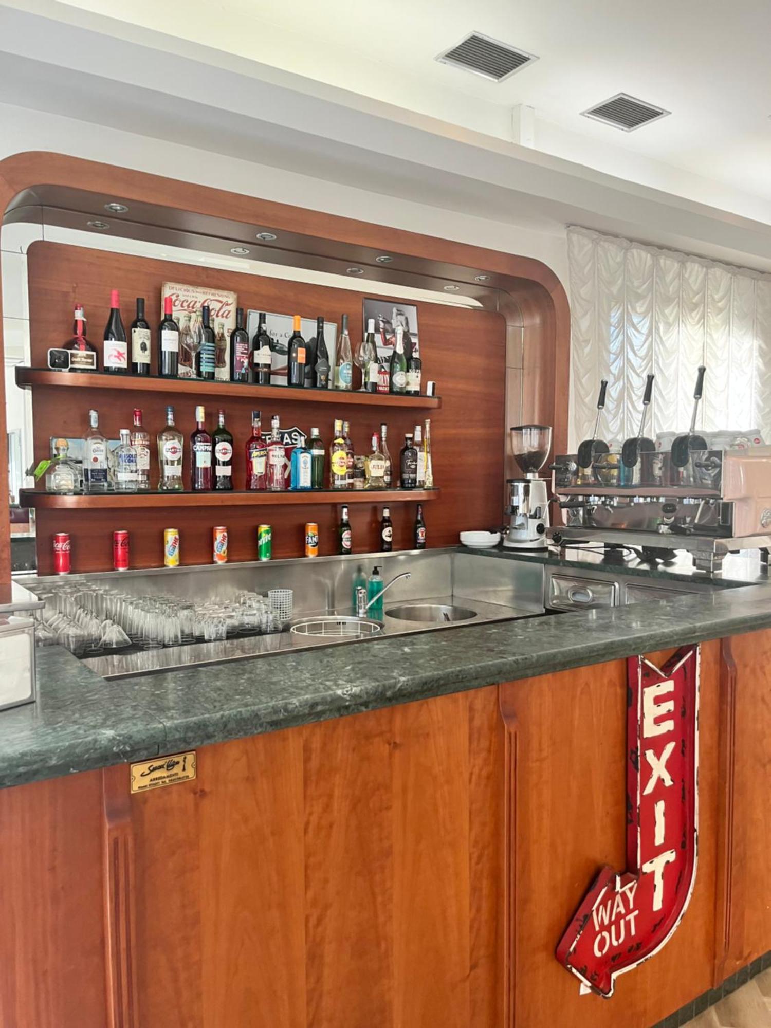 Hotel Columbia Frontemare Ріміні Екстер'єр фото