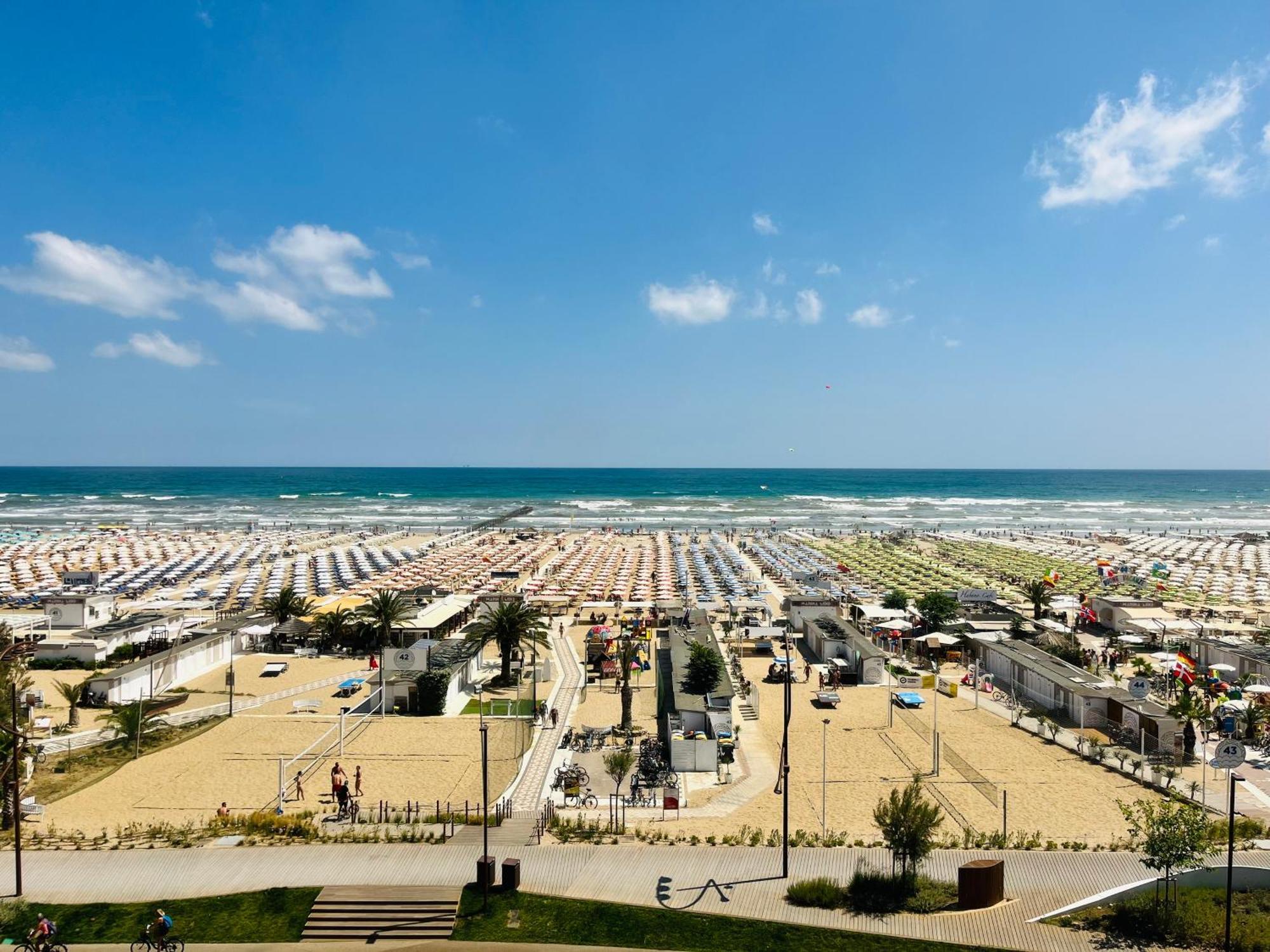 Hotel Columbia Frontemare Ріміні Екстер'єр фото