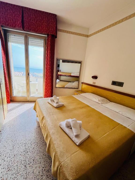 Hotel Columbia Frontemare Ріміні Екстер'єр фото